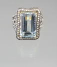 RING WITH AN AQUAMARINE []